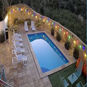 Hostel Follow The Sun Boutique - Pool, Breakfast & Sea Views, San Ġiljan